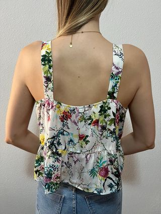 Blusa Stradivarius floral blanca talla L