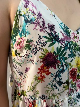 Blusa Stradivarius floral blanca talla L