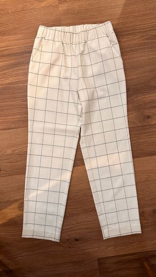 Traje de cuadros blanco para niña