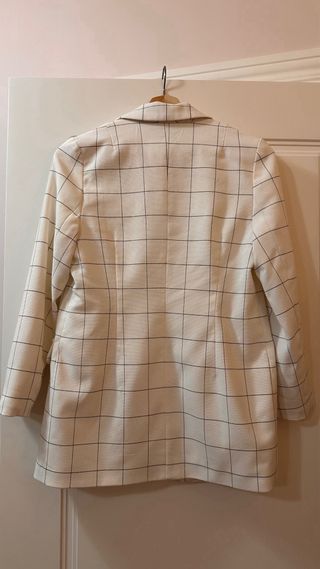 Traje de cuadros blanco para niña