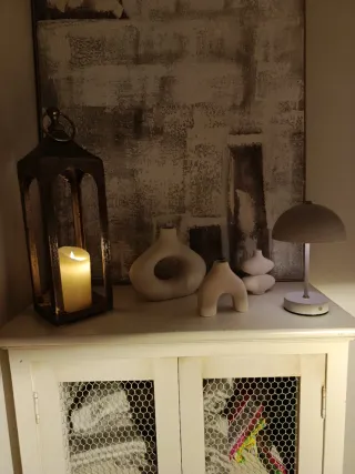 Figuras decorativas cerámica beige y blanco