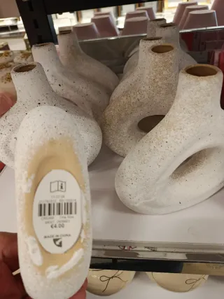 Figuras decorativas cerámica beige y blanco