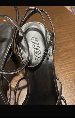 Tacchi Hugo Boss neri