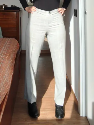 Pantaloni grigi primaverili a quadri fatti a mano