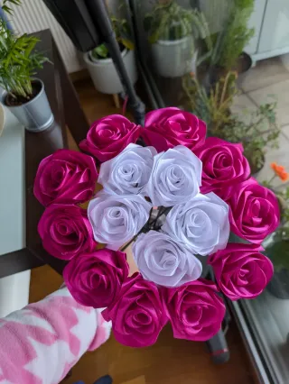 Rosas eternas de satén