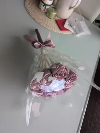 Rosas eternas de satén