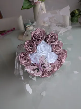 Rosas eternas de satén