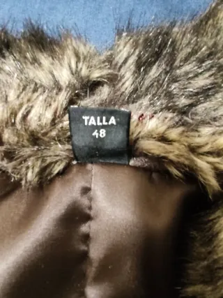 Chaquetón sintético marrón y beige