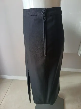 Gonna tubino nero cucita in sartoria