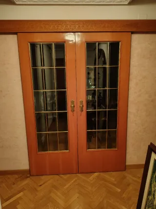 Puertas de madera maciza y cristal