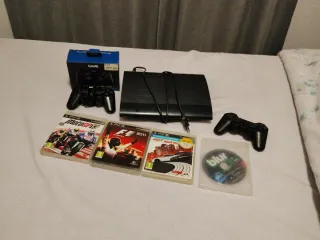 PS3 Super Slim + 2 mandos (1 nuevo) + juegos
