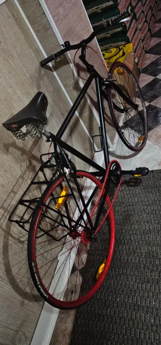 Bicicleta Fixie Negra Ruedas Rojas