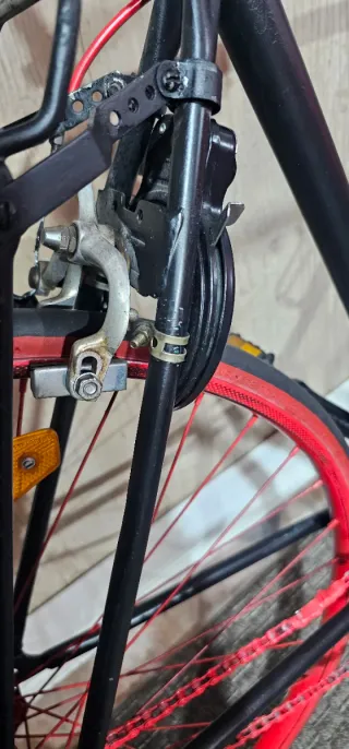 Bicicleta Fixie Negra Ruedas Rojas