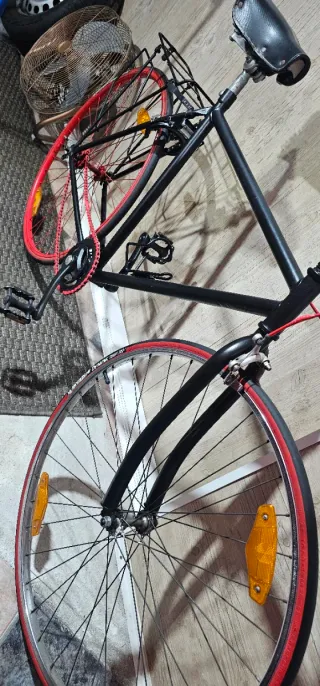 Bicicleta Fixie Negra Ruedas Rojas