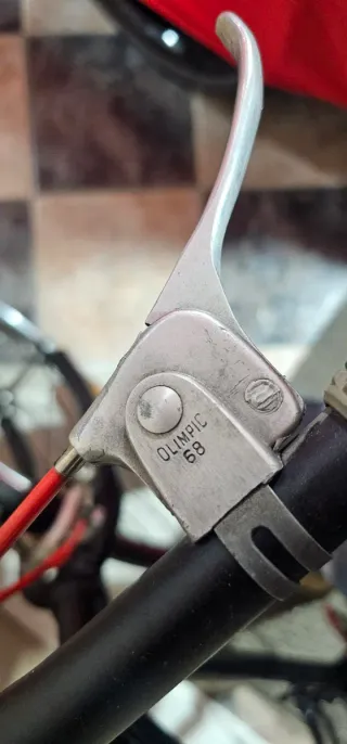 Bicicleta Fixie Negra Ruedas Rojas