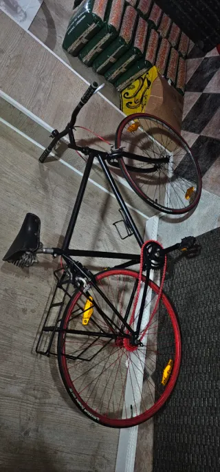 Bicicleta Fixie Negra Ruedas Rojas