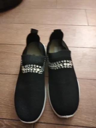 Scarpe elasticizzate nere con strass