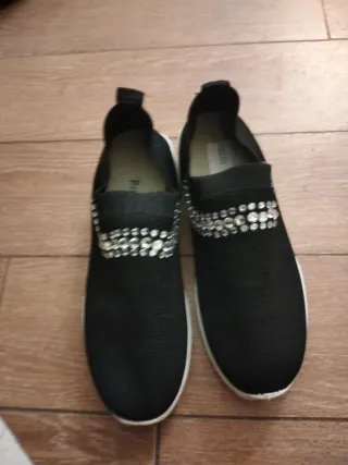 Scarpe elasticizzate nere con strass