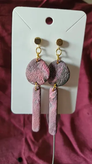 Pendientes largos color rosa y morado