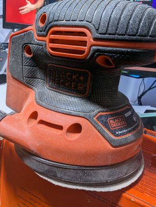 Lijadora Orbital Black+Decker 18V