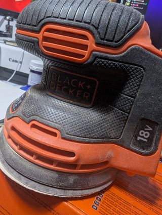 Lijadora Orbital Black+Decker 18V