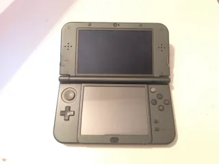 Nintendo 3DS XL Negra con Cargador