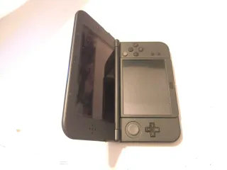 Nintendo 3DS XL Negra con Cargador