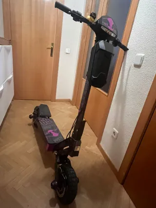 Patinete Kukirin G2 con vinilo Red Bull