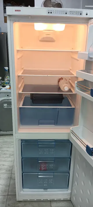 NEVERA COMBI BOSCH NO FROST ENERGÍA A+