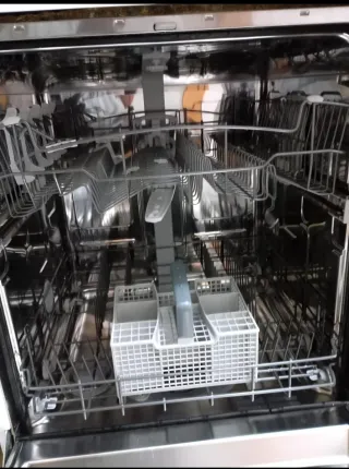 Lavavajillas Whirlpool casi nuevo