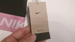 Top deportivo Nike Pro Negro y Rosa Talla L