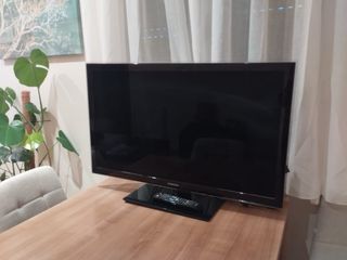 TV Samsung 37 Negra con Peana y Mando