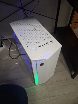 PC Gaming Blanco con RGB