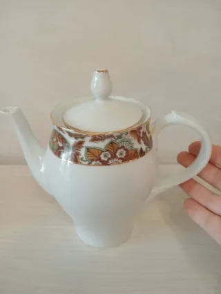 Piccola teiera in porcellana