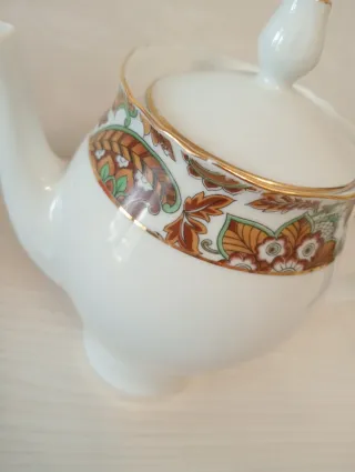 Piccola teiera in porcellana