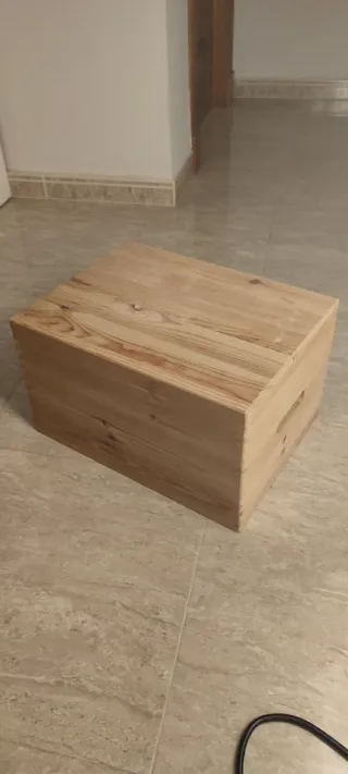 Caja de madera con asas