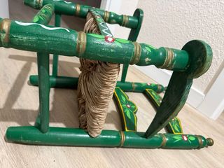 Silla infantil de madera pintada
