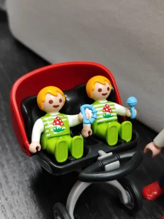 Playmobil Mamá con Mellizos y Cochecito