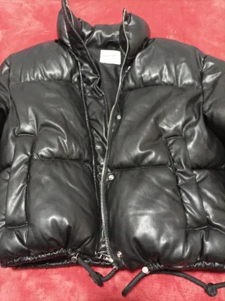 Cazadora polipiel negra Bershka Talla S