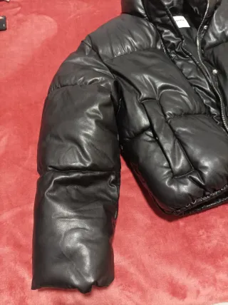 Cazadora polipiel negra Bershka Talla S