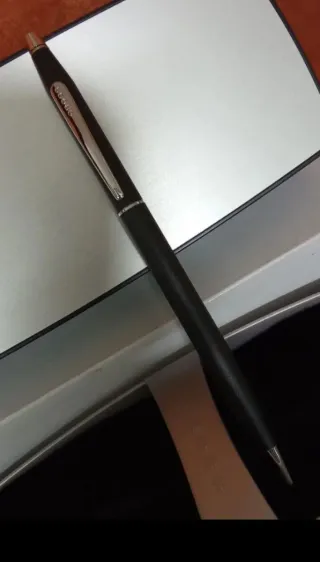 Bolígrafo Cross Negro y Plateado, a estrenar