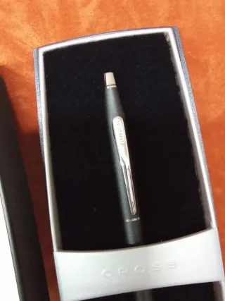 Bolígrafo Cross Negro y Plateado, a estrenar