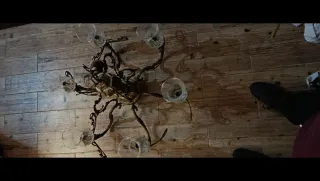 Lámpara de bronce con detalles de cristal