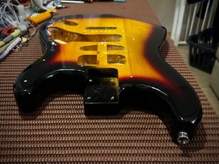 Cuerpo STRATOCASTER 3TSB