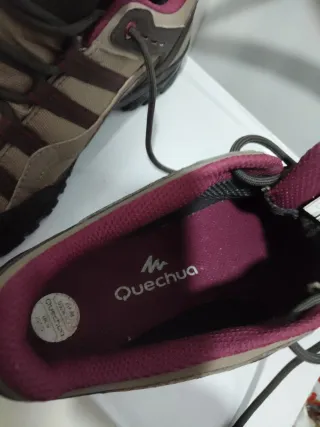 Zapatos de senderismo beige y morado