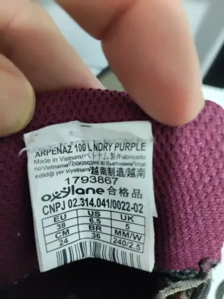 Zapatos de senderismo beige y morado