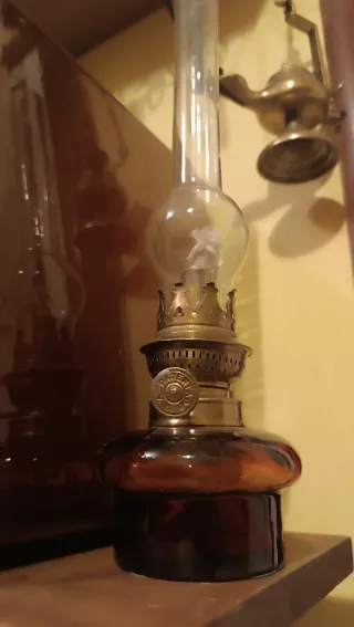 Quinqué de aceite antiguo ámbar