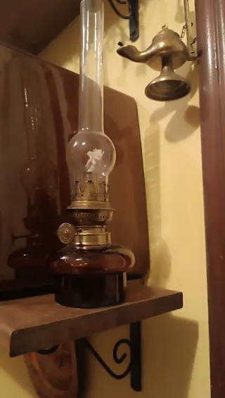 Quinqué de aceite antiguo ámbar