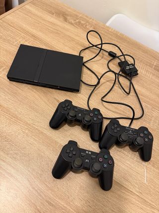 PlayStation 2 con 6 mandos