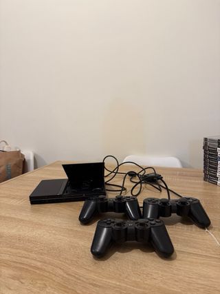 PlayStation 2 con 6 mandos